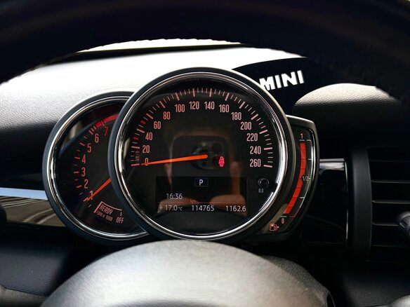 2019 Mini Hatch Cooper III (F55/F56) Рестайлинг, синий - вид 16