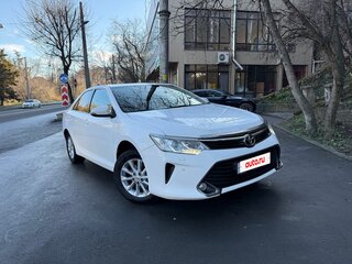 2016 Toyota Camry VII (XV50) Рестайлинг, белый, 2150000 рублей, вид 2