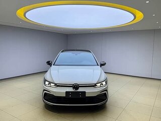2023 Volkswagen Golf VIII, белый, 1850000 рублей, вид 2