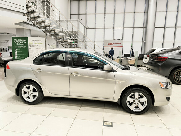 2008 Mitsubishi Lancer X, бежевый, 750000 рублей - вид 3