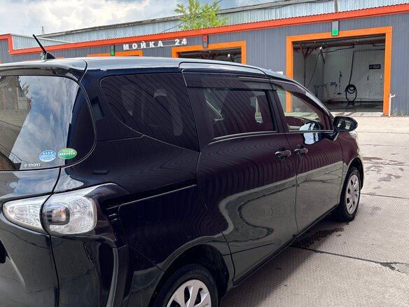 2017 Toyota Sienta II, чёрный, 1300000 рублей - вид 3