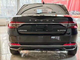 2023 Skoda Superb III Рестайлинг, чёрный, 1730000 рублей, вид 5