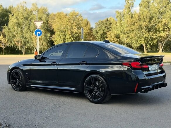 2021 BMW 5 серии 520d xDrive VII (G30/G31/G38) Рестайлинг, чёрный, 4100000 рублей - вид 5