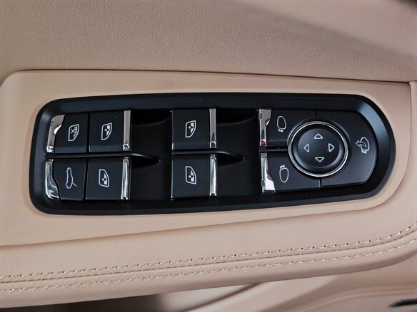 2026 Porsche Macan I Рестайлинг 2, красный, 14390000 рублей - вид 16