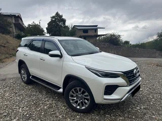 2022 Toyota Fortuner II Рестайлинг, белый, 5500000 рублей, вид 2