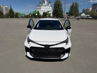 2024 Toyota Corolla GR XII (E210) Рестайлинг, белый, 4700000 рублей, вид 2