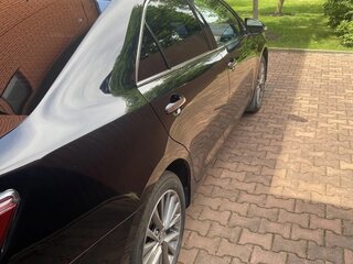 2016 Toyota Camry VII (XV50) Рестайлинг, чёрный, 2100000 рублей, вид 3