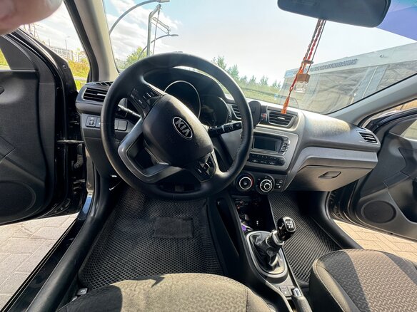 2014 Kia Rio 6-speed III, чёрный, 750000 рублей - вид 7