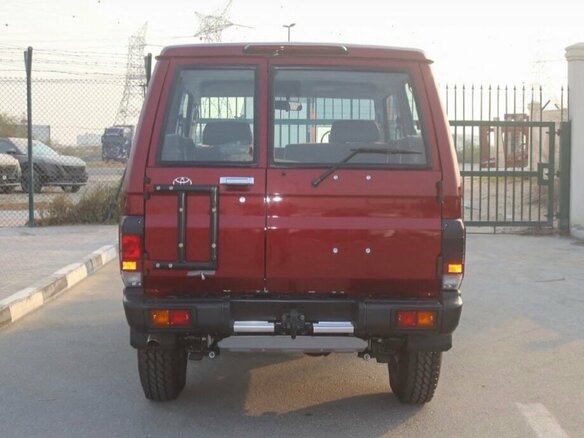 2026 Toyota Land Cruiser 71 70 Series Рестайлинг 2, красный, 10400000 рублей - вид 6