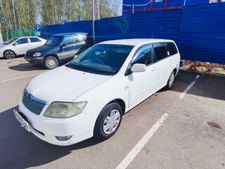 2005 Toyota Corolla Fielder IX (E120, E130) Рестайлинг, белый, 600000 рублей, вид 2