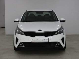 2021 Kia Rio IV Рестайлинг, белый, 1669900 рублей, вид 2