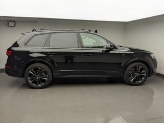 2025 Audi Q7 55 TFSI II (4M) Рестайлинг 2, чёрный, 12770000 рублей, вид 5