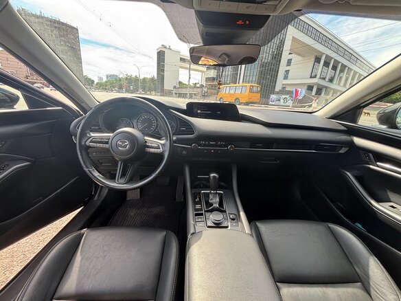 2020 Mazda 3 IV (BP), чёрный, 2050000 рублей - вид 5
