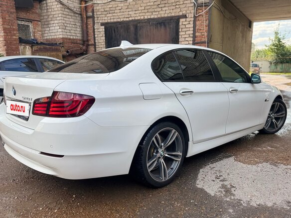 2011 BMW 5 серии 528i VI (F10/F11/F07), белый, 1750000 рублей - вид 4