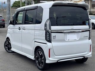 2022 Honda N-BOX II Рестайлинг, белый, 724000 рублей, вид 4