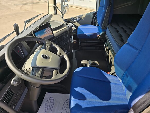2026 Volvo FH 540, серебристый, 26000000 рублей - вид 32