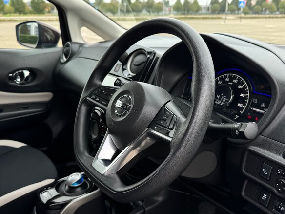2019 Nissan Note e-Power II Рестайлинг, коричневый, 1537000 рублей - вид 19