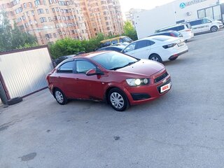 2014 Chevrolet Aveo II, красный, 295000 рублей, вид 3