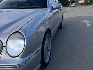 2001 Mercedes-Benz E-Класс 430 II (W210, S210) Рестайлинг, серебристый, 900000 рублей, вид 5