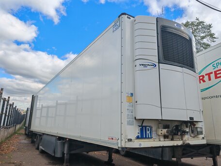 2017 Mercedes-Benz Actros, красный, 3200000 рублей, вид 4