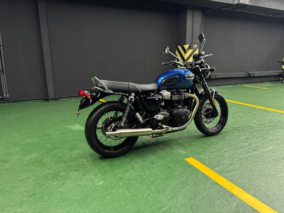2023 Triumph Bonneville T100, синий, 1075000 рублей - вид 6