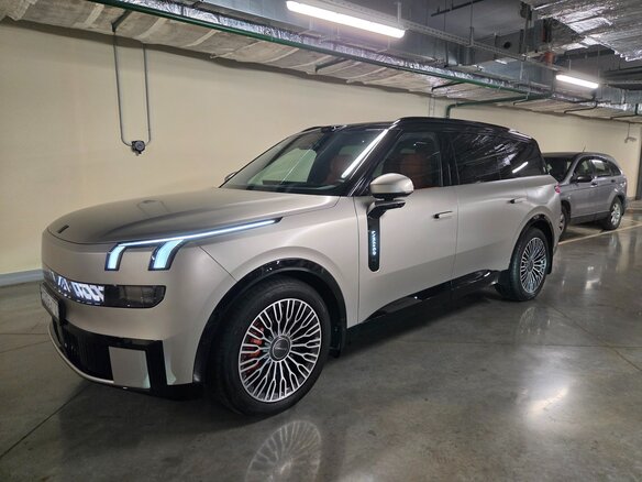 2025 Lynk & Co 900, бежевый, 8150000 рублей