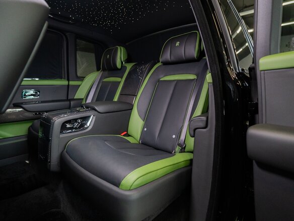 2025 Rolls-Royce Cullinan Black Badge I Рестайлинг (Series II), чёрный, 58000000 рублей - вид 17