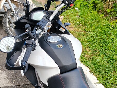 2015 Aprilia ETV 1200 Caponord, белый, 670000 рублей, вид 4