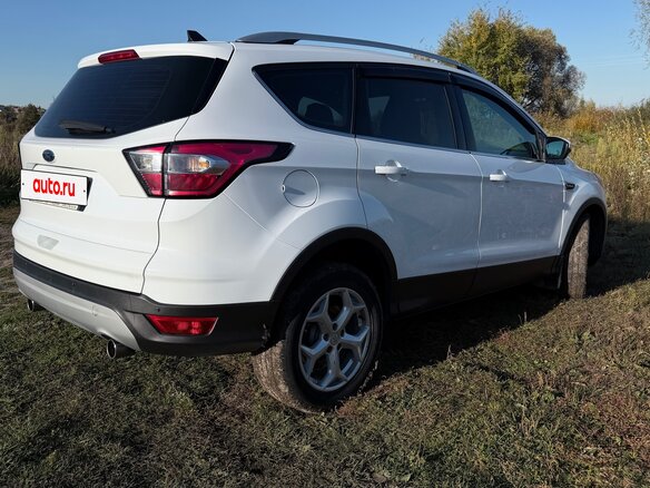2017 Ford Kuga II Рестайлинг, белый, 1840000 рублей - вид 12