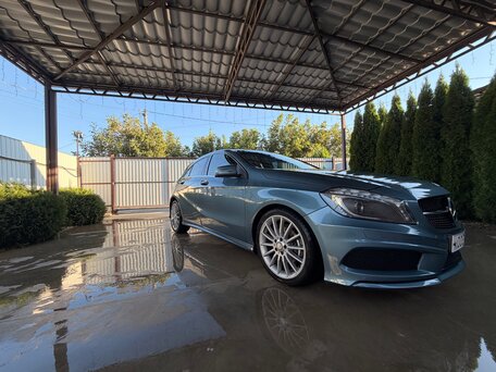 2014 Mercedes-Benz A-Класс 180 III (W176), синий, 1480000 рублей, вид 1