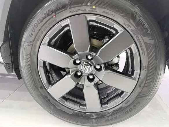 2026 Toyota RAV4 V (XA50), серый, 4794000 рублей - вид 6