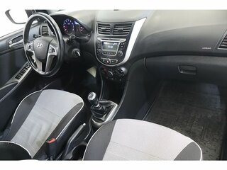 2016 Hyundai Solaris I Рестайлинг, серебристый, 947000 рублей, вид 5