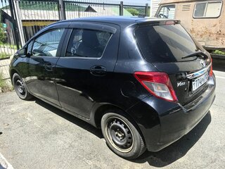 2011 Toyota Vitz III (XP130), чёрный, 620000 рублей, вид 4