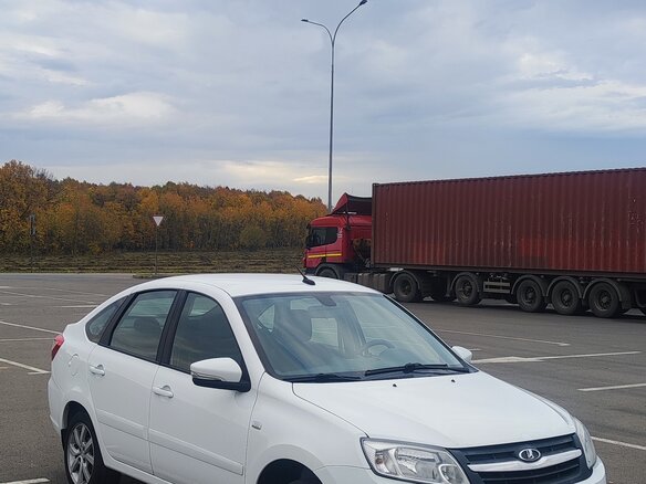 2015 Lada (ВАЗ) Granta I, белый, 400000 рублей - вид 1