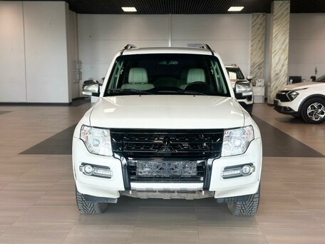 2017 Mitsubishi Pajero IV Рестайлинг 2, белый, 3900000 рублей, вид 2