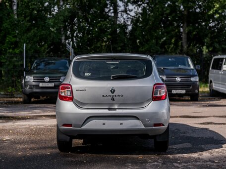 2014 Renault Sandero II, серый, 549000 рублей, вид 4