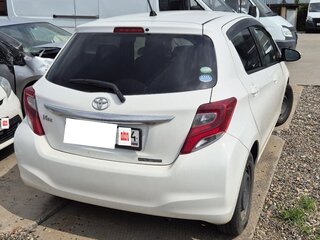 2016 Toyota Vitz III (XP130) Рестайлинг, белый, 710000 рублей, вид 3