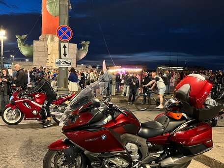 2012 BMW K 1600 GT, красный, 1000000 рублей, вид 3