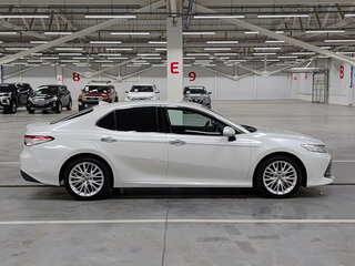 2018 Toyota Camry VIII (XV70), белый, 2780000 рублей, вид 4