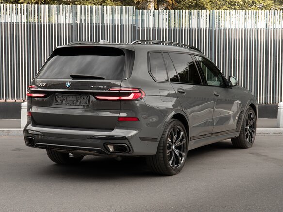 2025 BMW X7 40d I (G07) Рестайлинг, серый - вид 8