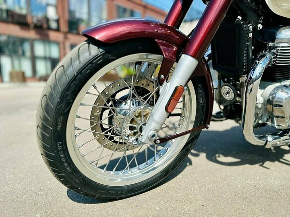 2026 Royal Enfield Classic 650, красный, 703000 рублей - вид 13