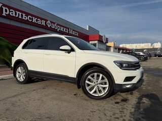 2017 Volkswagen Tiguan II, белый, 2850000 рублей, вид 2