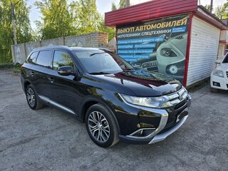 2018 Mitsubishi Outlander III Рестайлинг 2, чёрный, 1770000 рублей, вид 3