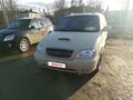 2003 Kia Carnival I Рестайлинг, бежевый, 275000 рублей - вид 1