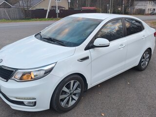2016 Kia Rio III Рестайлинг, белый, 1190000 рублей, вид 4