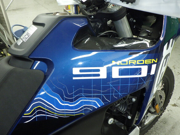 2024 Husqvarna Norden 901, синий - вид 18