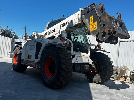 2013 Bobcat T2250, 3600000 рублей, вид 1