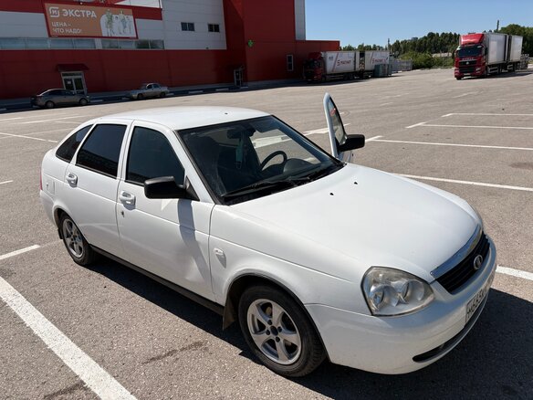 2010 Lada (ВАЗ) Priora I, белый, 360000 рублей - вид 4
