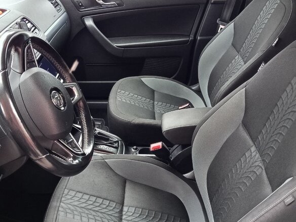 2017 Skoda Yeti I Рестайлинг, пурпурный, 1199000 рублей - вид 6