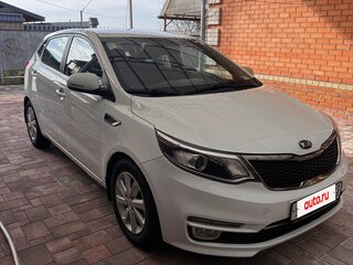 2016 Kia Rio III Рестайлинг, белый, 1240000 рублей, вид 3